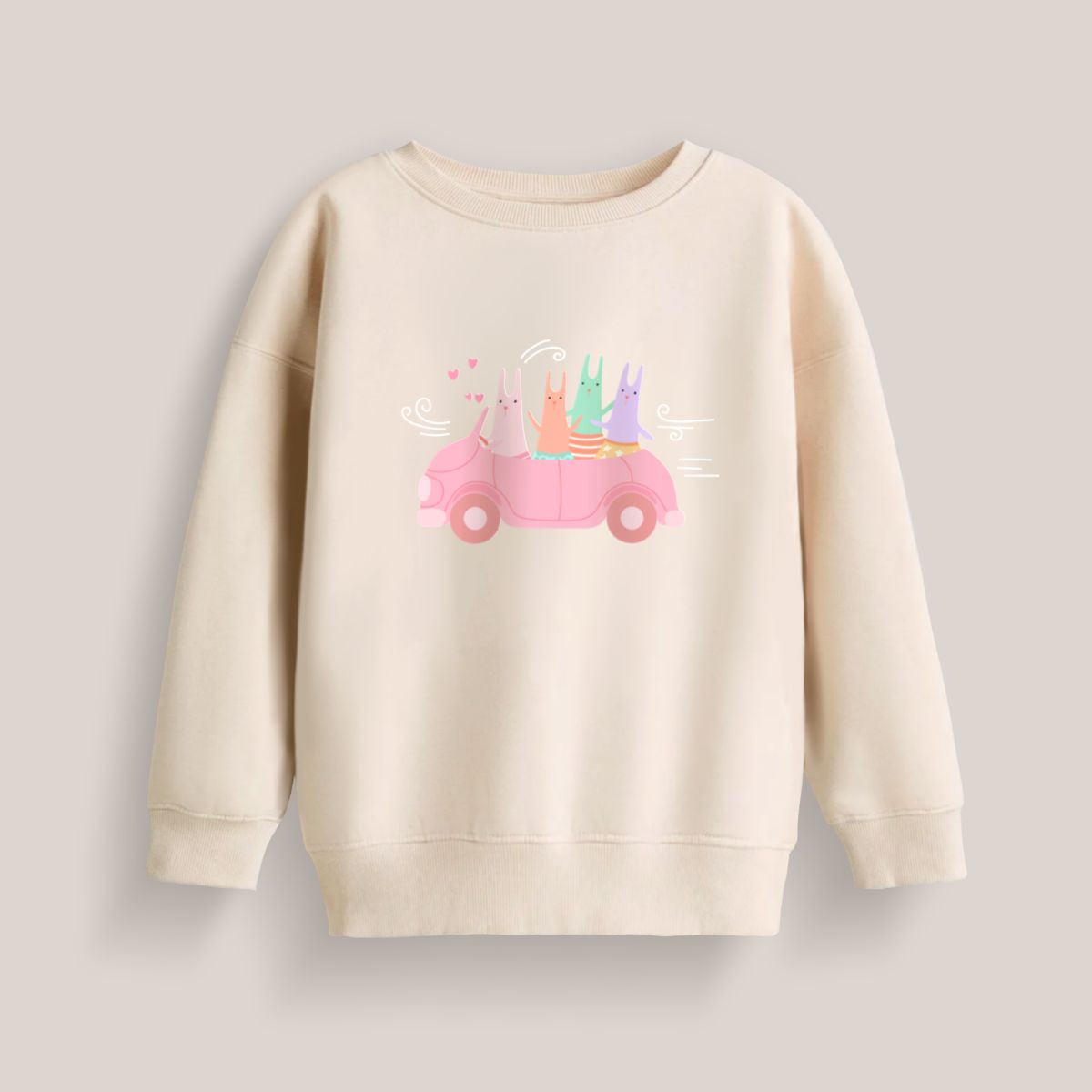 buzo_conejos_en_un_coche_rose_beige_1