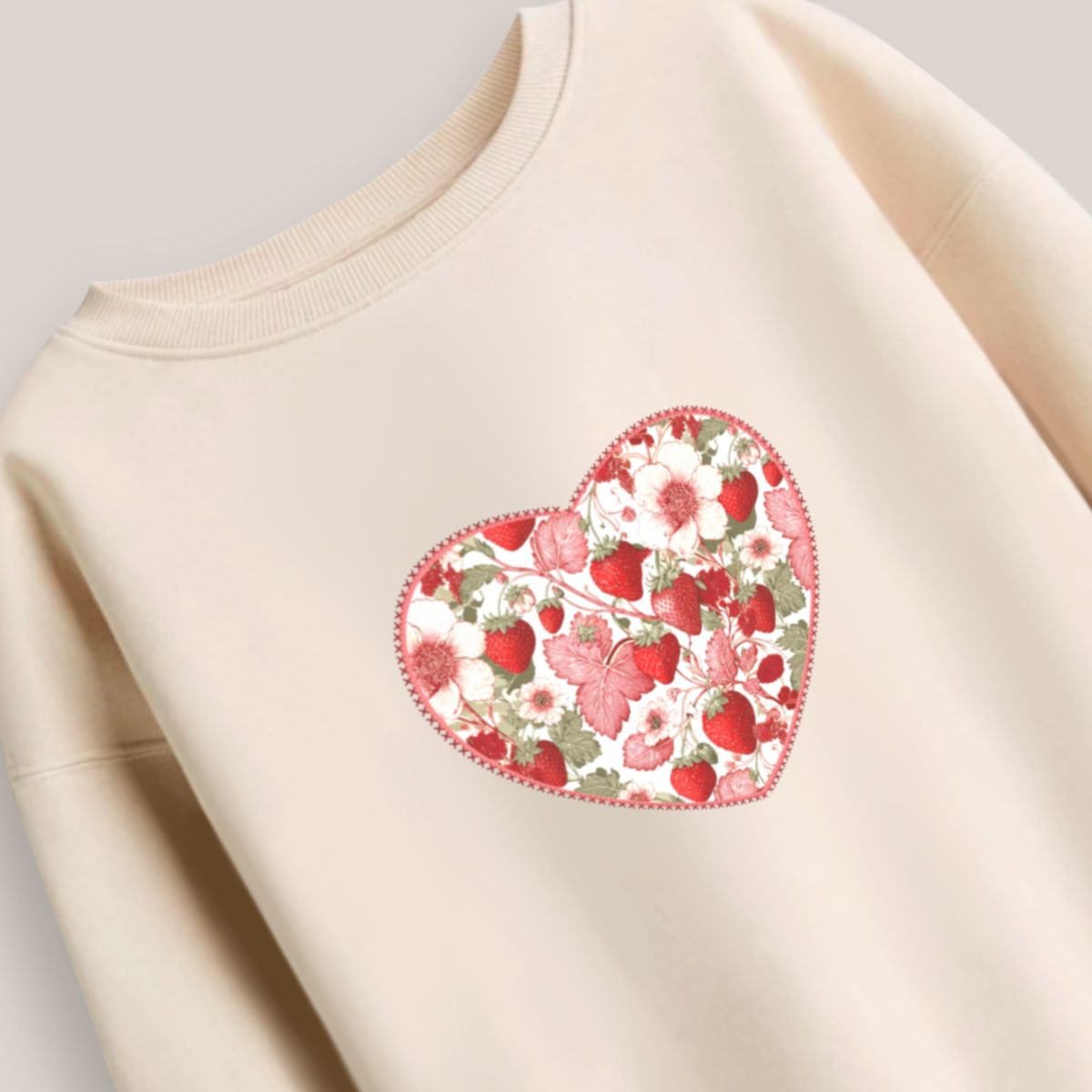 buzo_corazón_y_fresa_beige_2