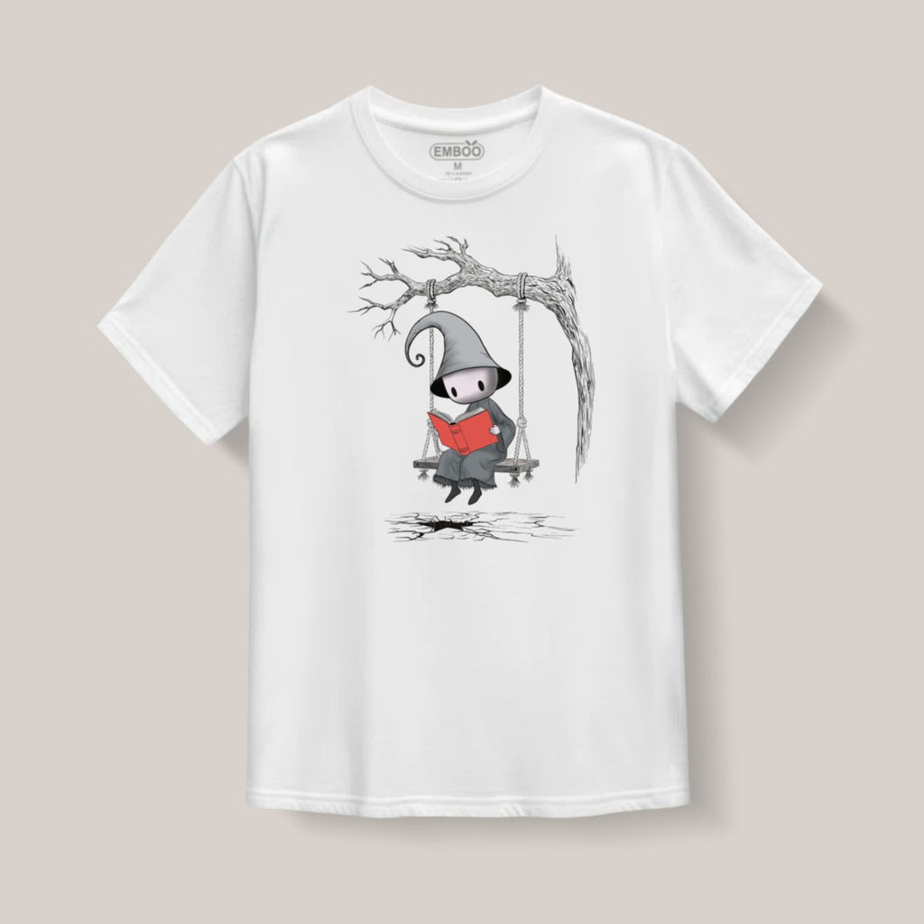 camiseta_la_bruja_louise_con_un_libro_blanco_1