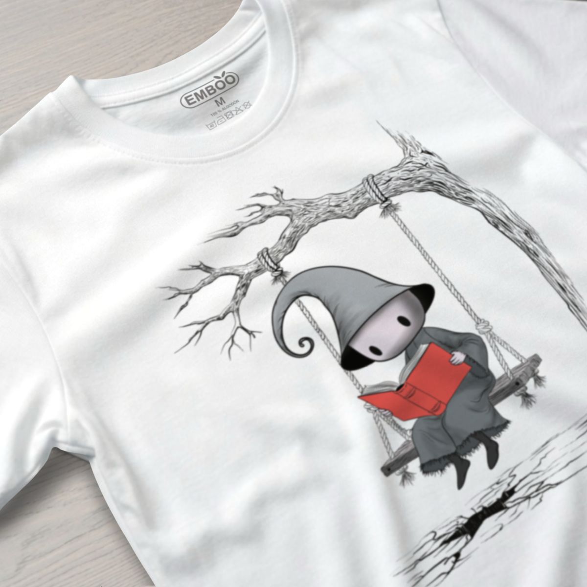 camiseta_la_bruja_louise_con_un_libro_blanco_2